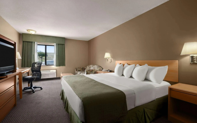 Super 8 by Wyndham Baker City