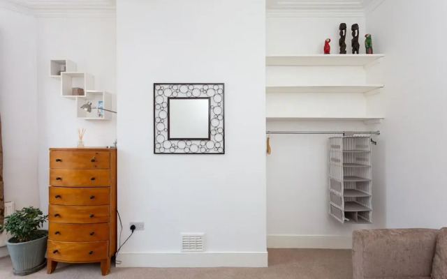 2 Bedroom Flat In South London