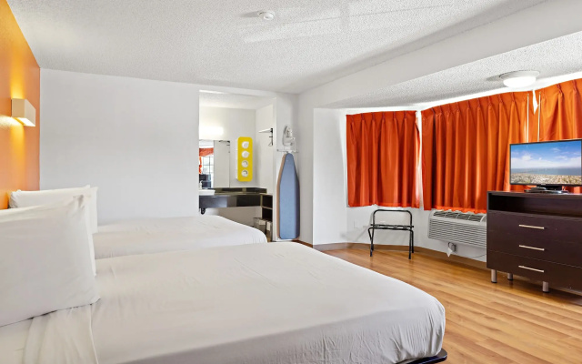Motel 6 Carlsbad Downtown