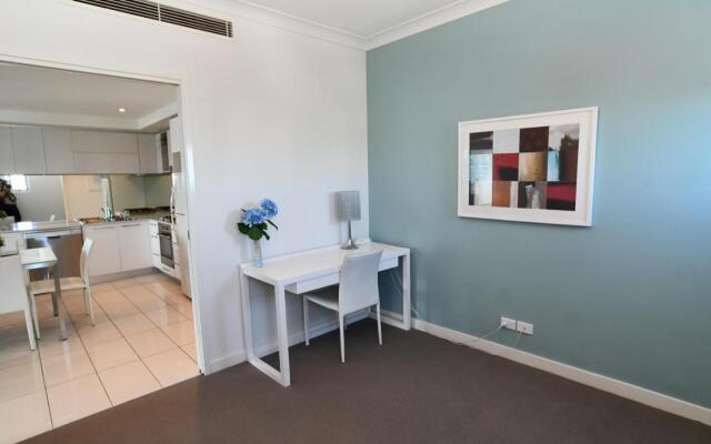 Silvershore Apartments on the Broadwater