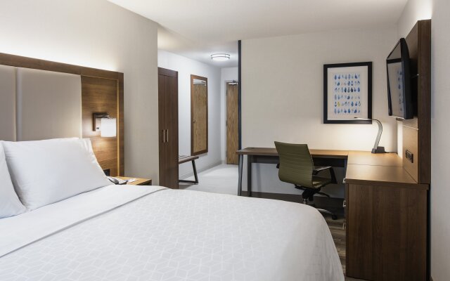 Holiday Inn Express & Suites Saskatoon, an IHG Hotel