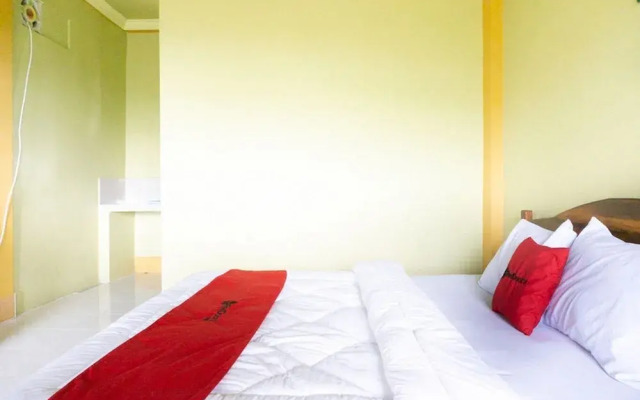 RedDoorz near Senaru Rinjani