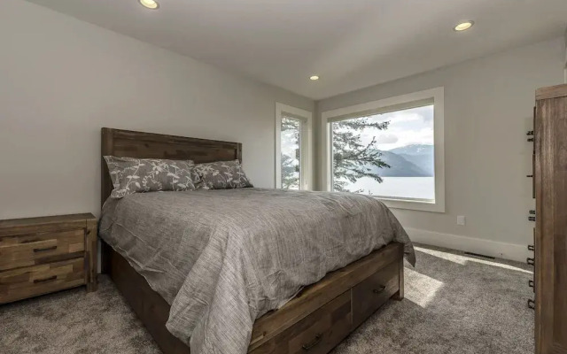 The Lodge on Harrison Lake
