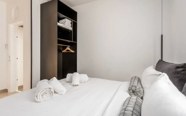 Superb 1Bdr w balcony