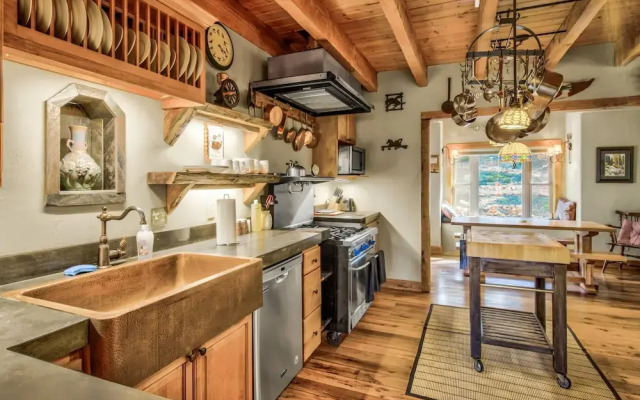 Mountain Getaway Cabinhot Tub & Pool Table4bd