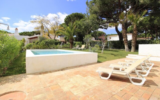 Albufeira Traditional Villa With Pool by Homing