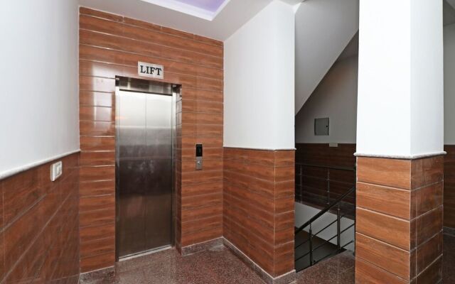 OYO 12191 Hotel Airlift