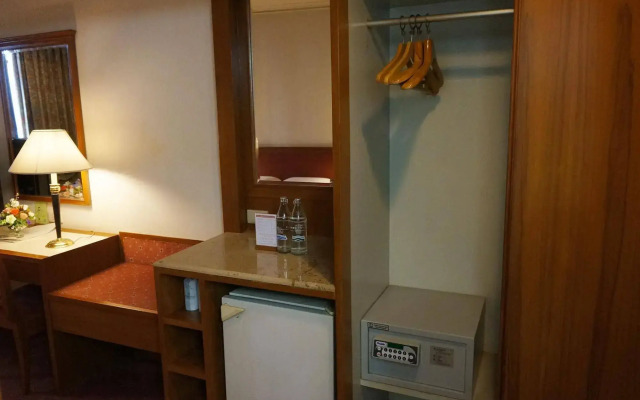 Siam Center Halal Hotel