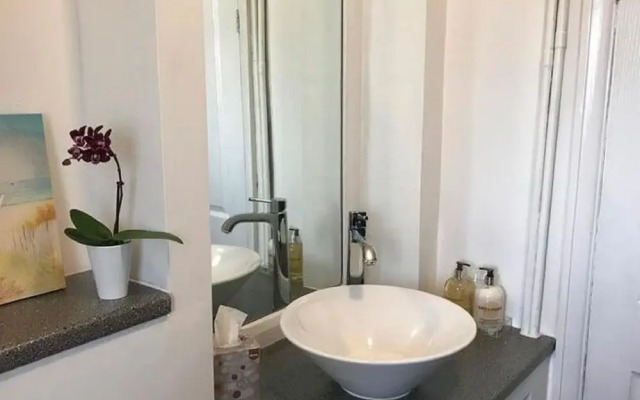 Chic Holiday Home in Manchester near Sheen Gardens