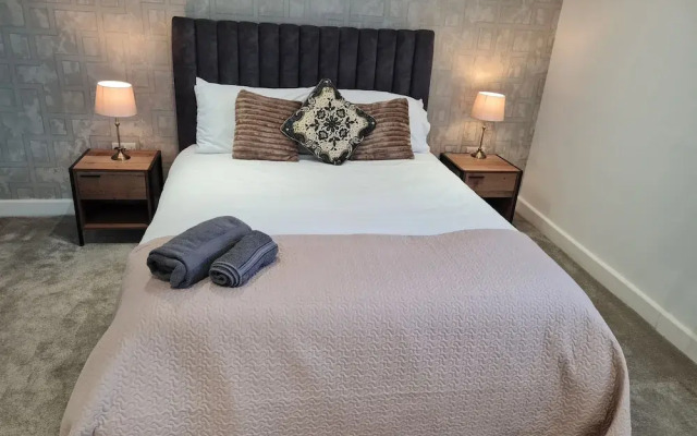 Central Guest Room - En-suite, Parking & Garden