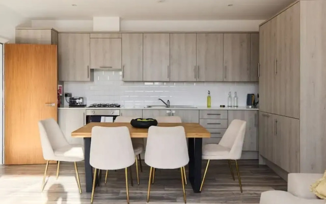 The Harlesden Place - Modern 3bdr Flat With Balcony