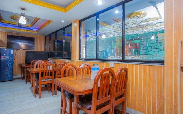 Oyo 304 Hotel Manmana