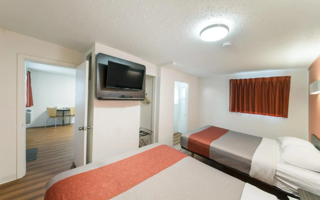 Motel 6 Cranbrook, BC