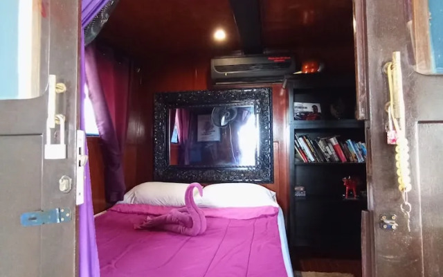 Sabai Sabai Liveaboard Bangkok
