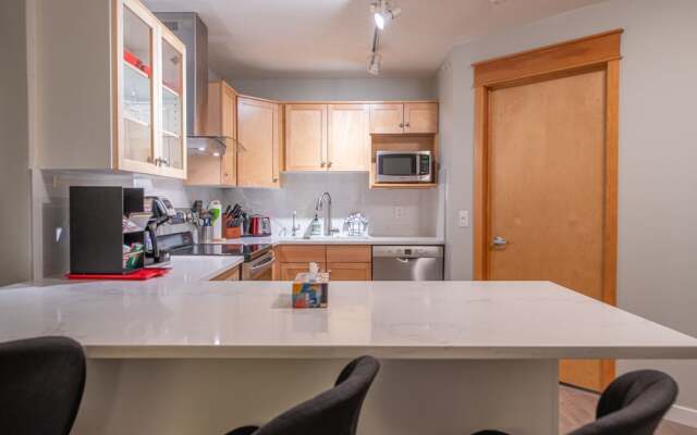 Mountain View 2 Bedroom Condo-Top Floor