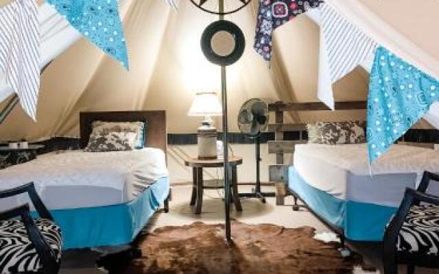 Lone Star Glamp Inn