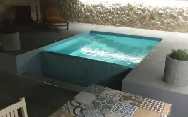 Kostas Studios