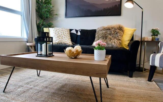 Gorgeous Modern 2BD Condo Heart of Wpg Coffee Location