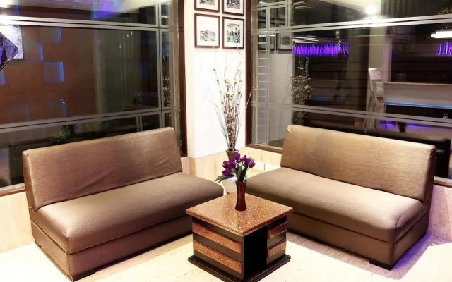 OYO Premium Harish Mukherjee Road
