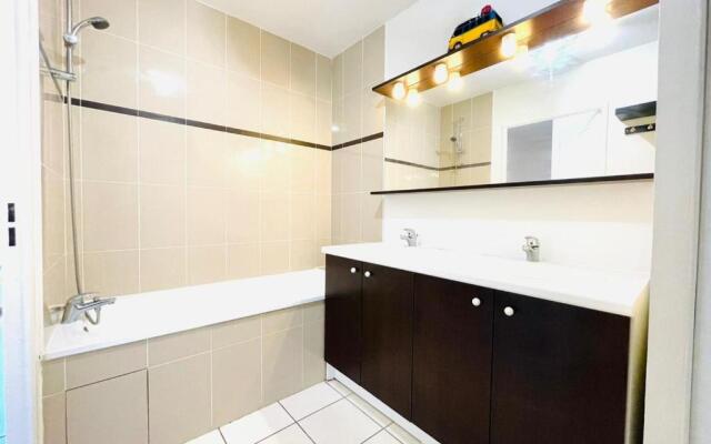 Spacious apartment with garden near the BEACHES