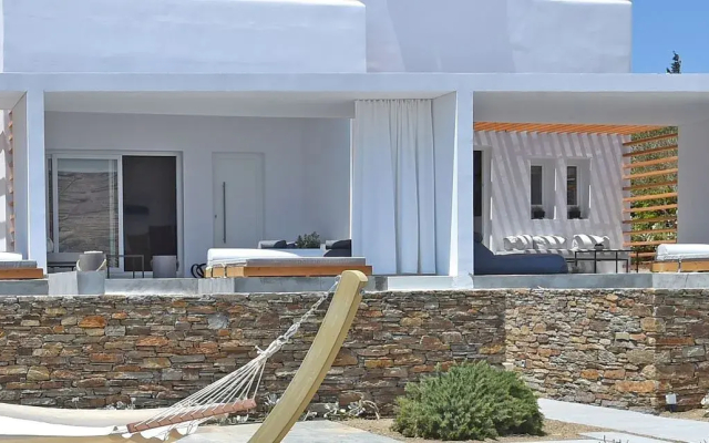 Tinos Blend Suites