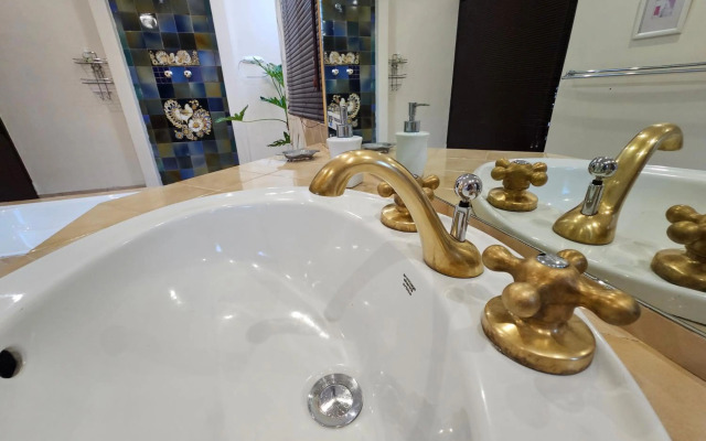 Bettie's Luxury Lodge