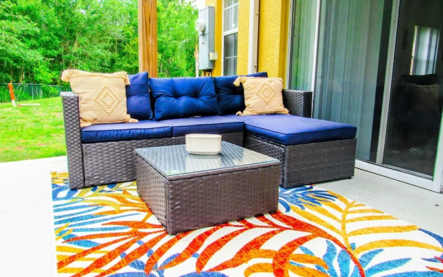 Stylish 3 Bedroom Home Private Balcony Patio