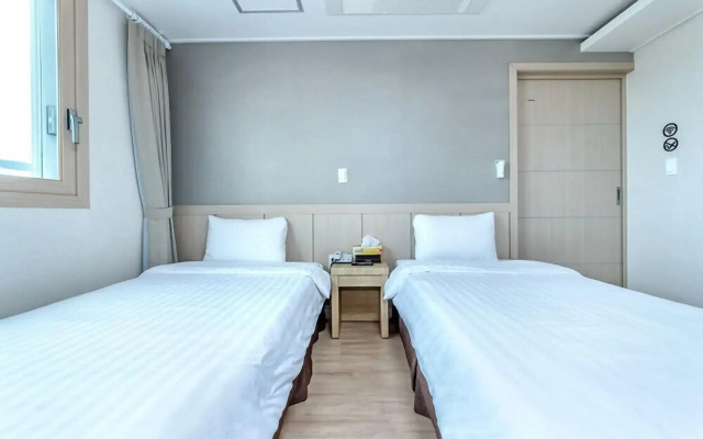 Jungmoon J Hill & City Hotel