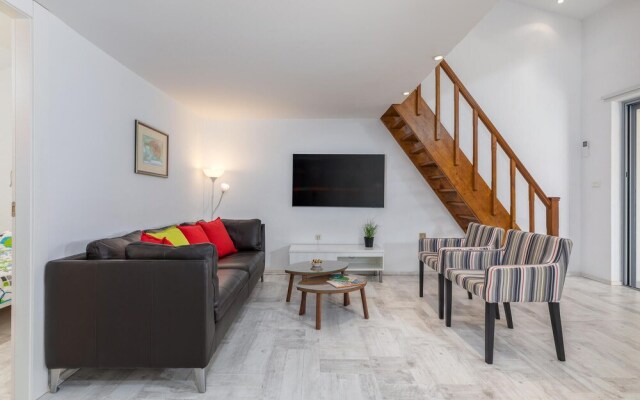 Nice Home in Stinjan With Wifi and 1 Bedrooms