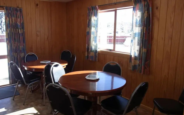Ossies Motels and Chalets