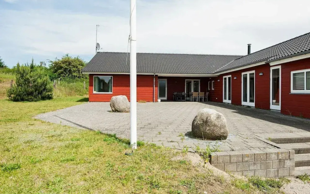 Rustic Holiday Home in Ebeltoft with Hot Tub
