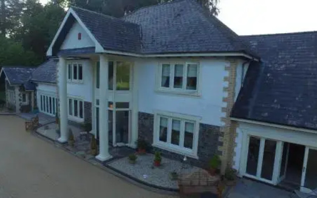Plas Y Dderwen Bed and Breakfast