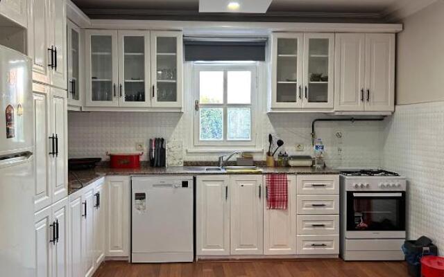 5 bedrooms private house with sauna and 500 m2 garden
