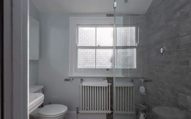 Cosy and Beautiful 2BR Flat Near Battersea Fits 4