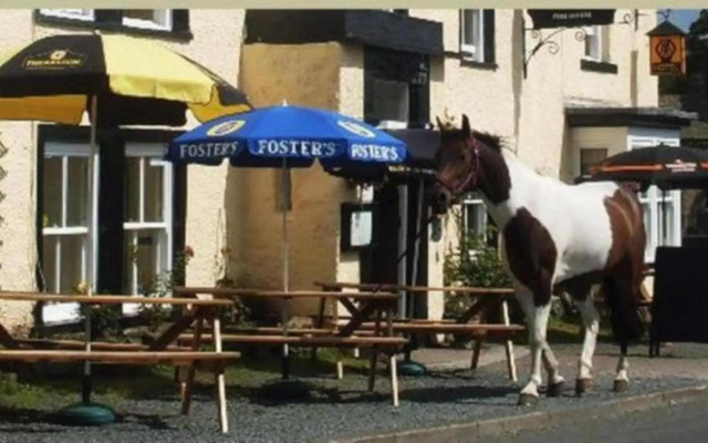 OYO Rose & Crown Hotel
