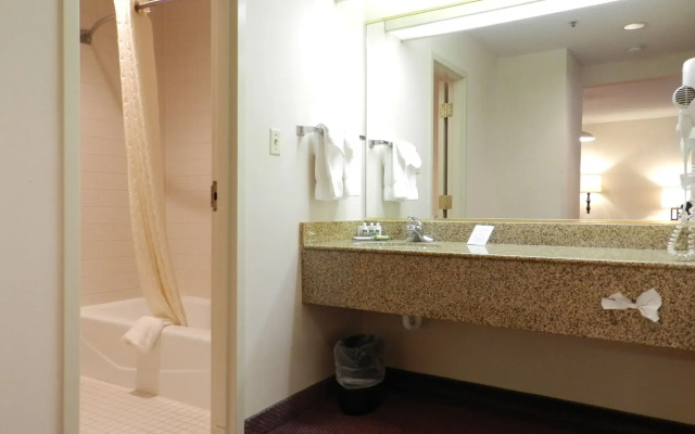 Ashmore Inn and Suites