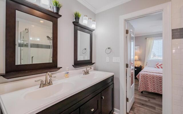 Just Beachy by Oak Island Accommodations