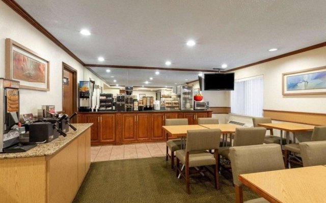 Norwood Inn & Suites Indianapolis
