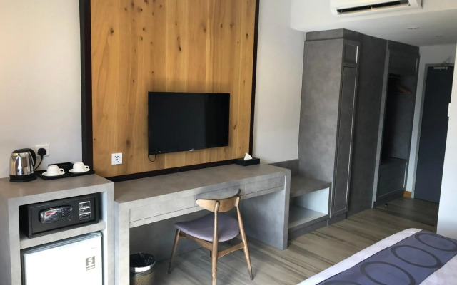Frame Hotel