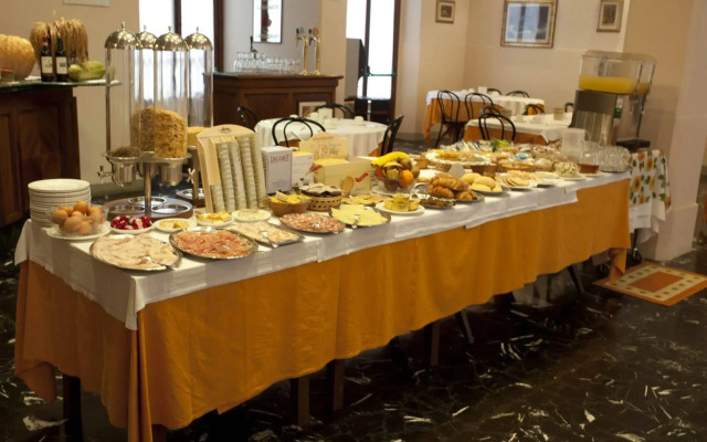 Hotel Savoia E Campana