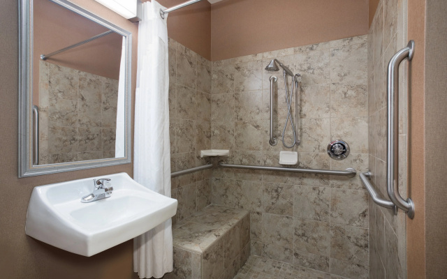 Holiday Inn Express & Suites Yankton by IHG