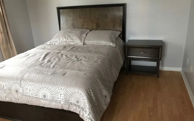 QuickStay - House by The Lake (3Bdrm Near Go Station)