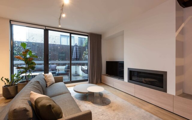 Stunning 3-bed Townhouse in South Yarra w/ Parking