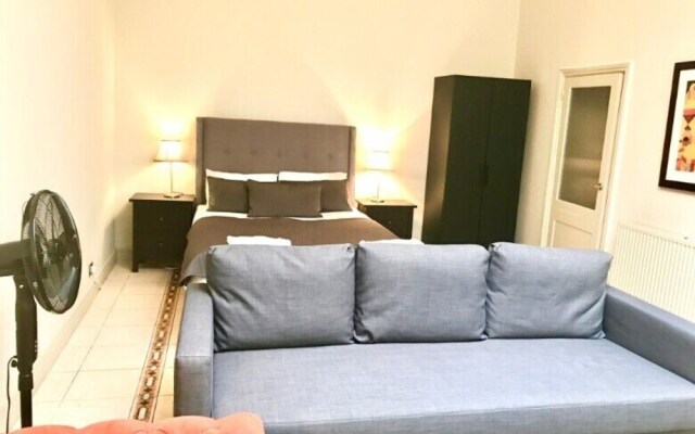 Family Studio Opposite Natural History Museum