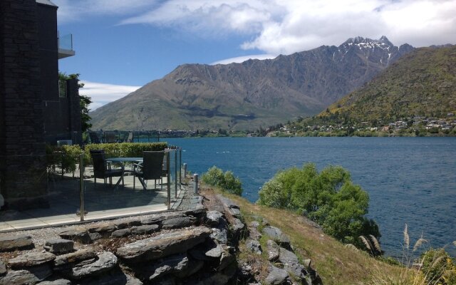 Luxury Lakefront Villa Queenstown