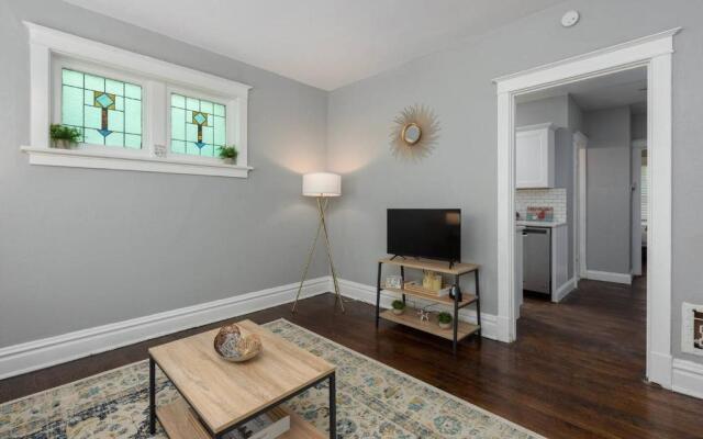 Trendy 1br in Garden District