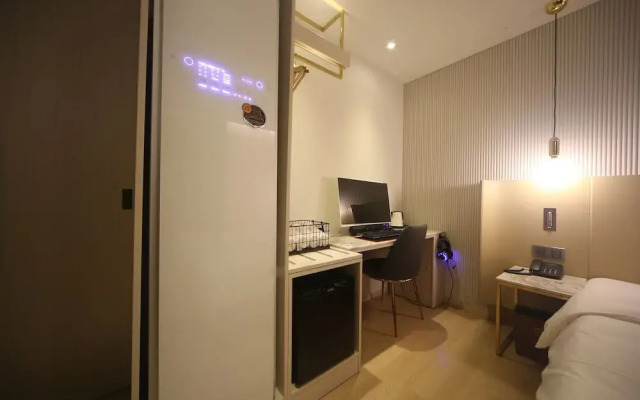 H Avenue Hotel