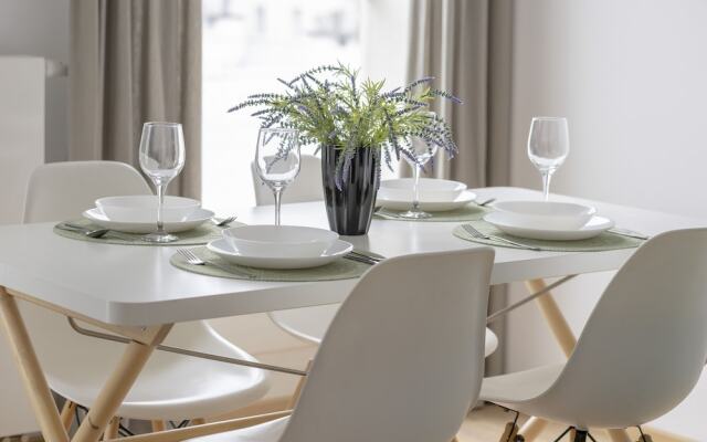 Bobrowiecka Modern Apartment by Renters