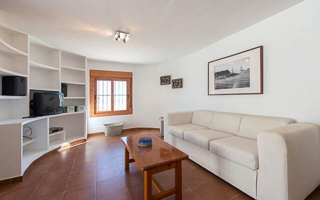 Villa - 4 Bedrooms with Pool, WiFi and Sea views - 104965