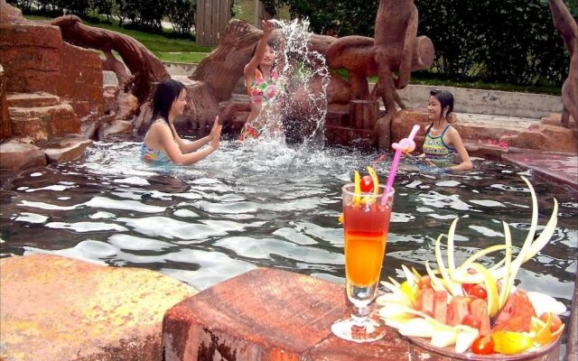Salt Water Hot Spring Mountain Villa